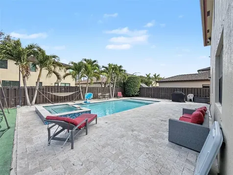 16673 SW 44th Street Miami FL 33185