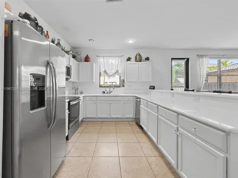 16673 SW 44th Street Miami FL 33185