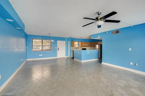 471 Ives Dairy Road Miami FL 33179