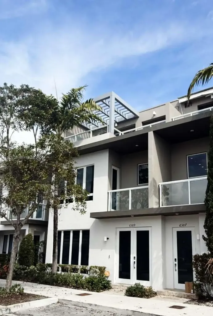 6309 NW 104 Th Path Doral FL 33178