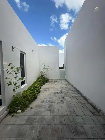 6309 NW 104 Th Path Doral FL 33178