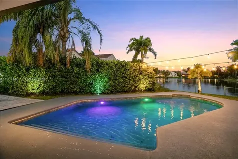 1034 NW 184th Way Pembroke Pines FL 33029