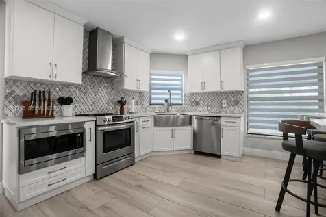 1034 NW 184th Way Pembroke Pines FL 33029