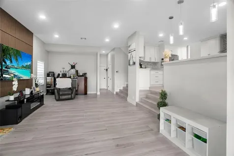 1034 NW 184th Way Pembroke Pines FL 33029