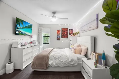 1034 NW 184th Way Pembroke Pines FL 33029