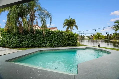 1034 NW 184th Way Pembroke Pines FL 33029