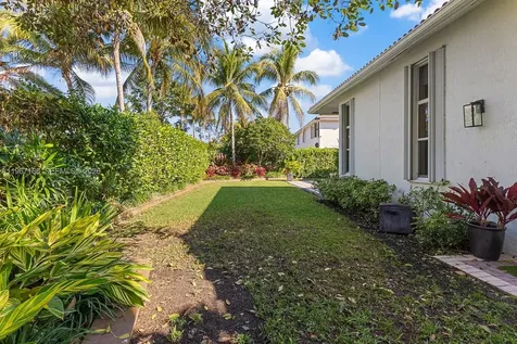 1774 Harbor Pointe Circle Weston FL 33327