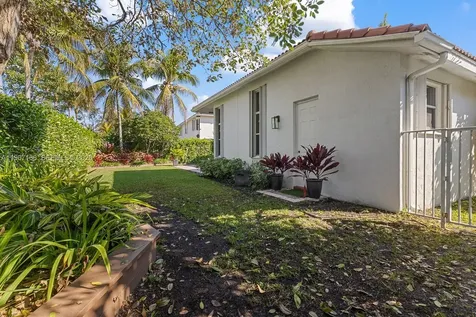 1774 Harbor Pointe Circle Weston FL 33327