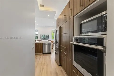 1774 Harbor Pointe Circle Weston FL 33327