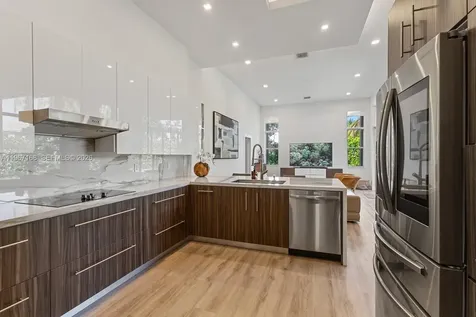 1774 Harbor Pointe Circle Weston FL 33327