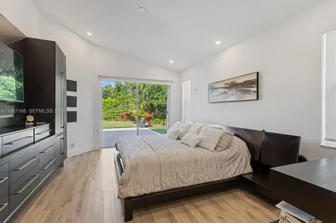 1774 Harbor Pointe Circle Weston FL 33327