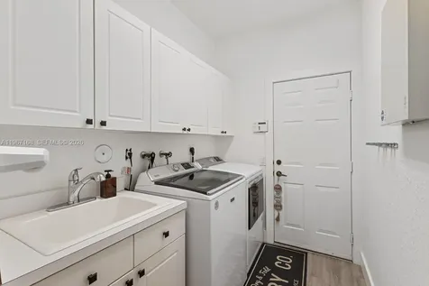 1774 Harbor Pointe Circle Weston FL 33327
