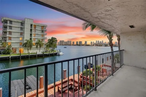 2689 NE 165th Street North Miami Beach FL 33160
