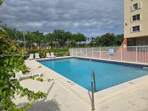 4675 W 18th Court Hialeah FL 33012