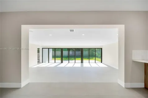 910 W 47th Court Miami Beach FL 33140