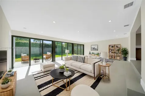 910 W 47th Court Miami Beach FL 33140
