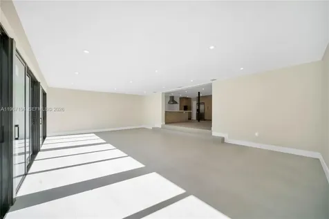 910 W 47th Court Miami Beach FL 33140