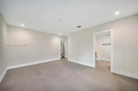 910 W 47th Court Miami Beach FL 33140