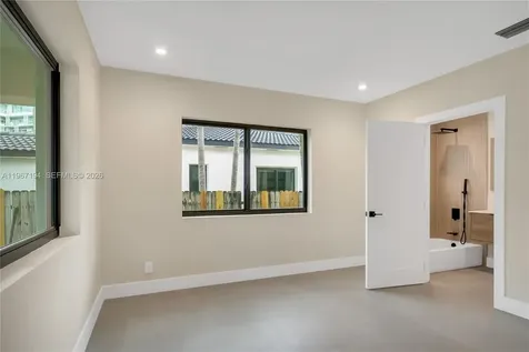 910 W 47th Court Miami Beach FL 33140