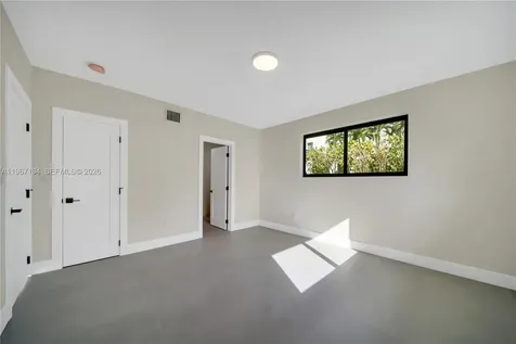 910 W 47th Court Miami Beach FL 33140