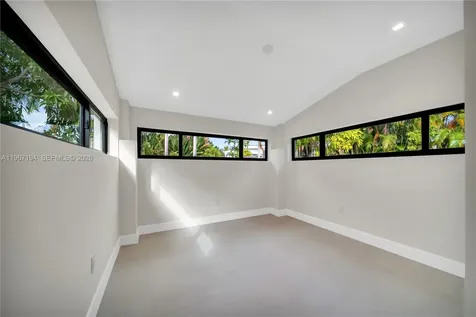 910 W 47th Court Miami Beach FL 33140