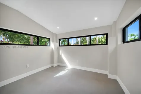 910 W 47th Court Miami Beach FL 33140