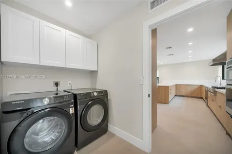 910 W 47th Court Miami Beach FL 33140