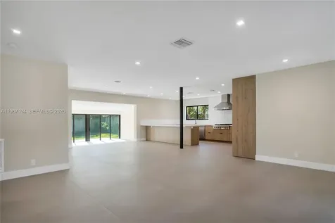910 W 47th Court Miami Beach FL 33140