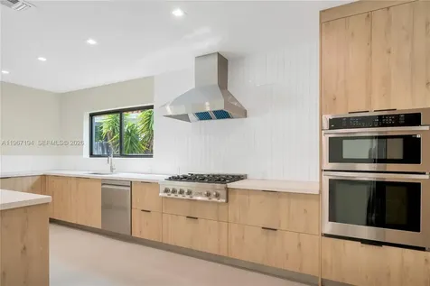 910 W 47th Court Miami Beach FL 33140