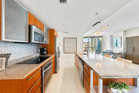 185 SW 7th Street Miami FL 33130
