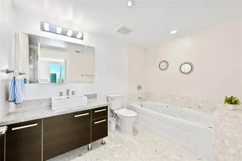185 SW 7th Street Miami FL 33130