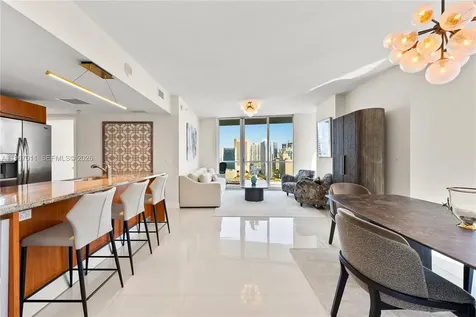 185 SW 7th Street Miami FL 33130