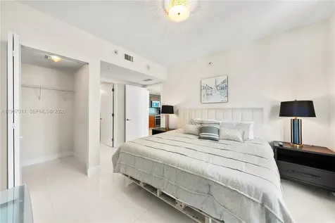 185 SW 7th Street Miami FL 33130