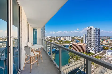185 SW 7th Street Miami FL 33130
