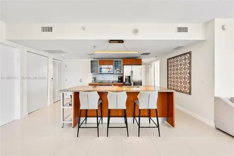185 SW 7th Street Miami FL 33130