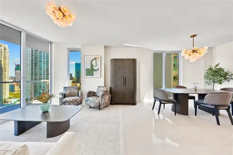 185 SW 7th Street Miami FL 33130