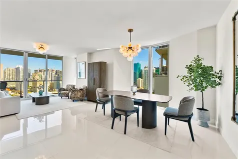 185 SW 7th Street Miami FL 33130