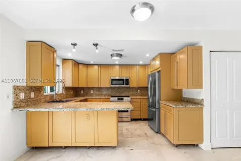 10672 SW 77th Avenue Pinecrest FL 33156