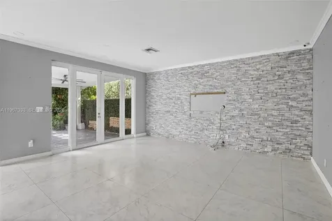 10755 SW 17th Place Davie FL 33324