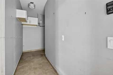 10755 SW 17th Place Davie FL 33324