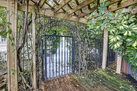 10755 SW 17th Place Davie FL 33324