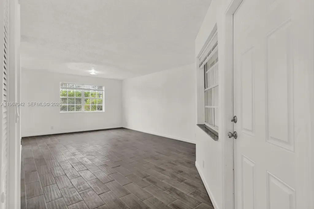 8621 SW 5th Street Pembroke Pines FL 33025