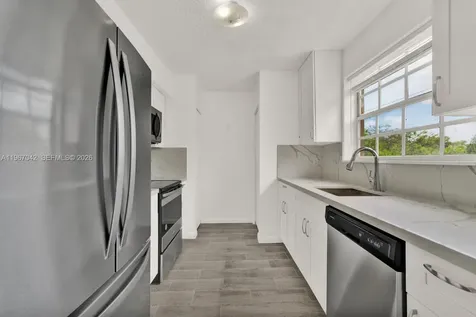 8621 SW 5th Street Pembroke Pines FL 33025