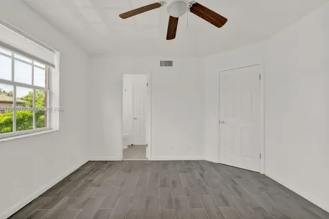 8621 SW 5th Street Pembroke Pines FL 33025
