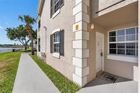 2841 N Oakland Forest Drive Oakland Park FL 33309