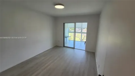 4065 N Lyndhurst N Deerfield Beach FL 33442