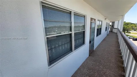 4065 N Lyndhurst N Deerfield Beach FL 33442