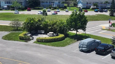 4065 N Lyndhurst N Deerfield Beach FL 33442