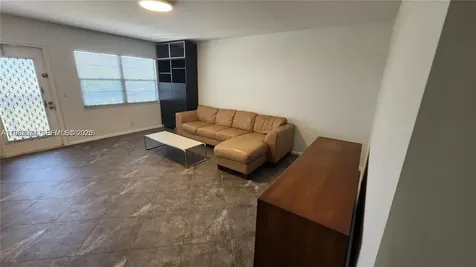 4065 N Lyndhurst N Deerfield Beach FL 33442