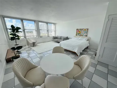 2899 Collins Avenue Miami Beach FL 33140